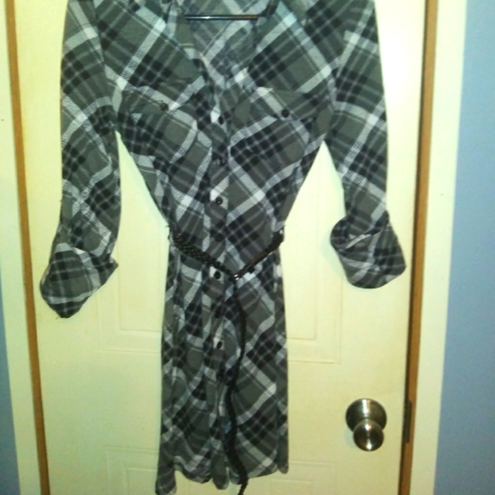 Plaid buttom up dress with belt
